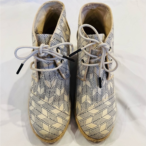 Tom Wedges - Picture 2 of 3